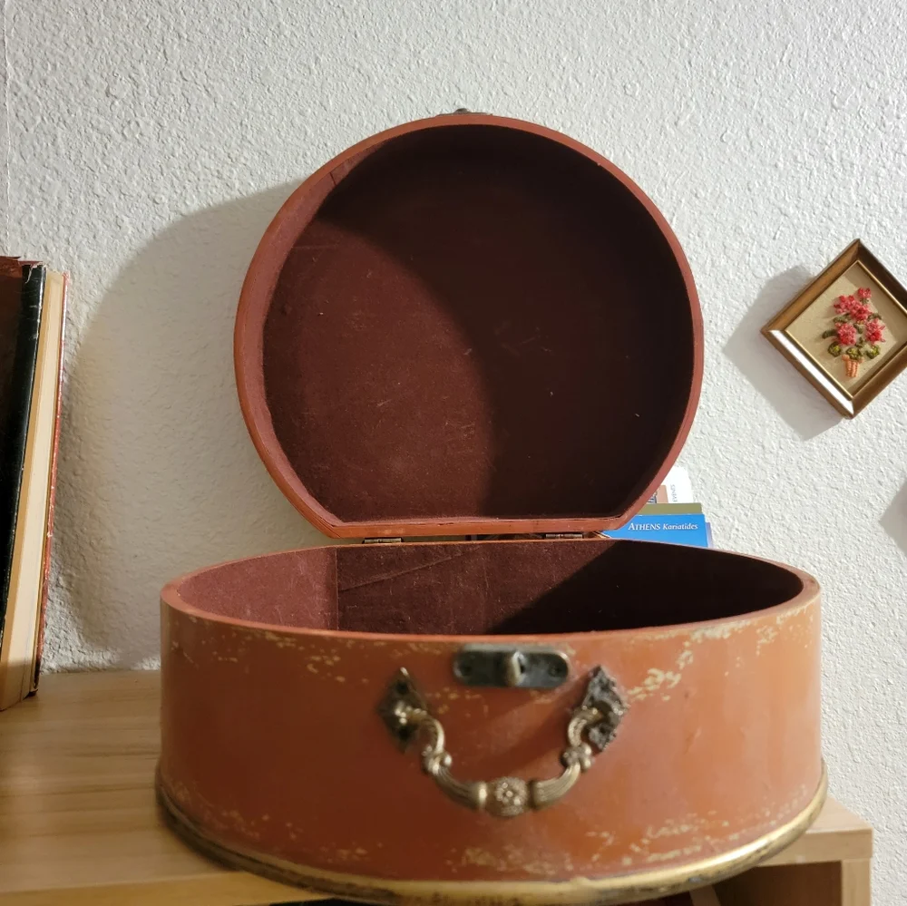 Box Hat - Picture 2 of 3